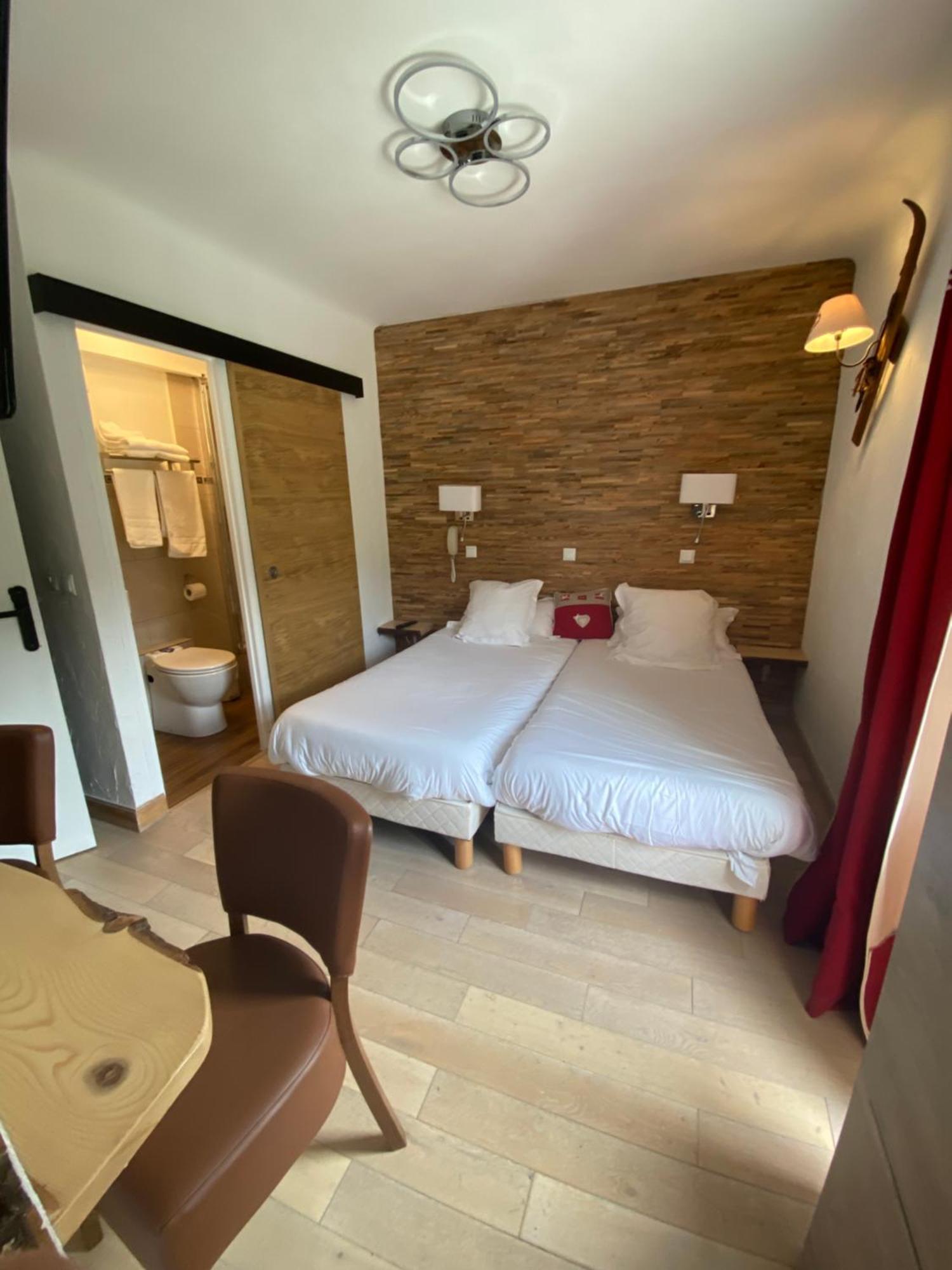 Hotel Chastellares Орон Екстер'єр фото